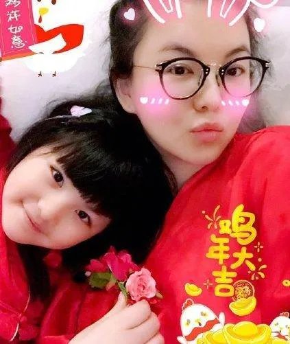 李湘女儿和刘德华女儿,差距一目了然,这就是土豪与豪门的距离!啥区别?