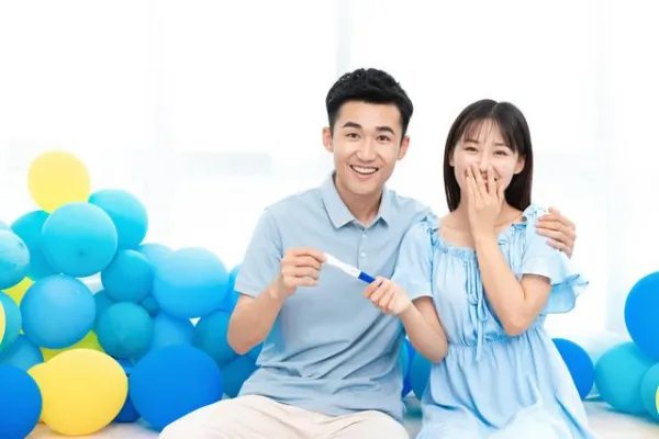 39岁梅根官宣怀二胎，半年前才经历流产，对身体有何危害？