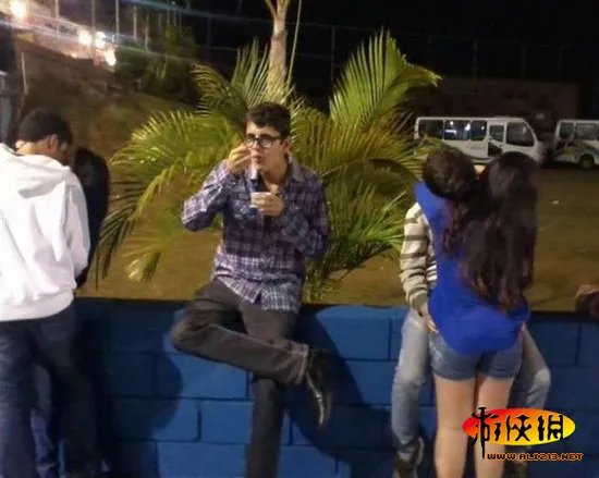 我有小左小右!玩家公认的最“孤独一生”情景