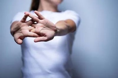 手上长小水泡是湿气重了吗 手上长小水泡的具体原因分析