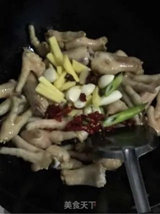 红烧鸡爪