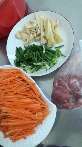 红萝卜炒肉