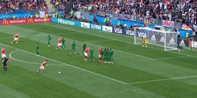 世界杯首场比赛俄罗斯5:0完胜沙特阿拉伯,戈洛文2助攻1进球,如何评价他在本场比赛中的表现?