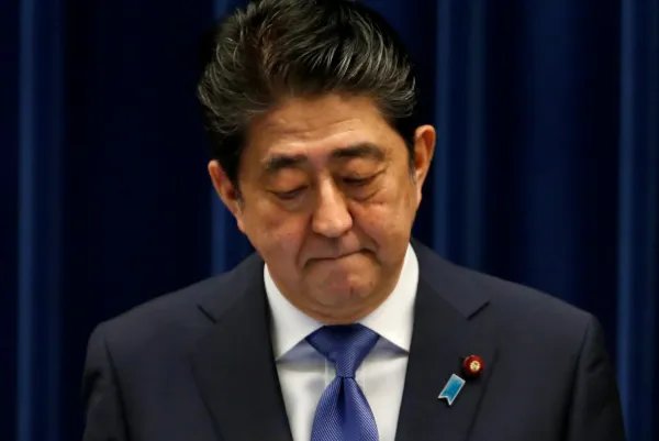 安倍晋三在演讲时胸部中枪，嫌疑人已被控制，涉事人的行凶动机是什么？