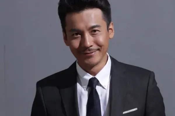 王东是谁啊，他和迪丽热巴什么关系呀？