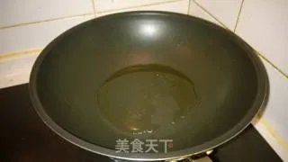 黄飞红麻辣花生再利用——蒜薹肉丝