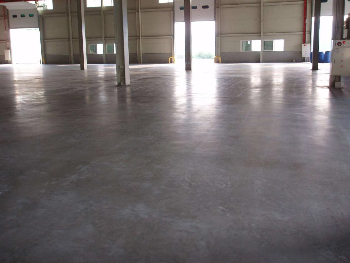 水泥地坪漆的做法是怎样的