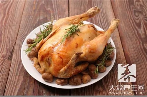 五指毛桃煲老鸡怎么做？