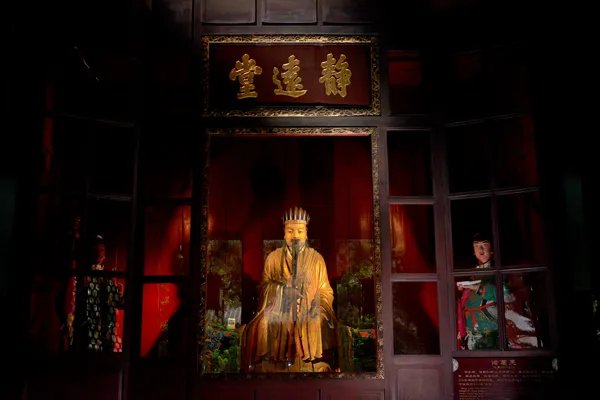 三顾茅庐的主人公是谁