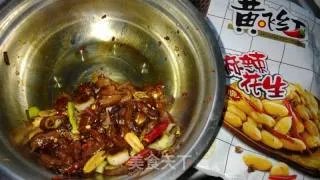 黄飞红麻辣花生再利用——蒜薹肉丝