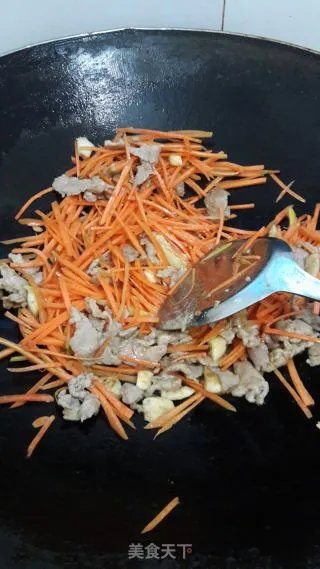 红萝卜炒肉