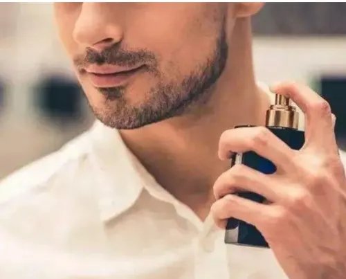 女人送男人香水意味着什么  女生会轻易送男生香水吗