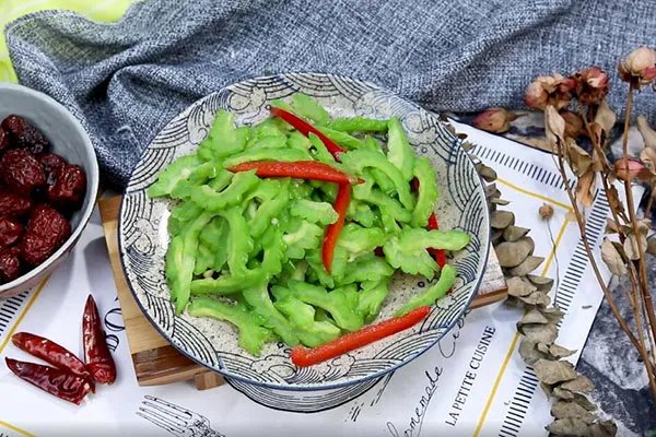 凉拌苦瓜怎么做好吃 凉拌苦瓜的做法