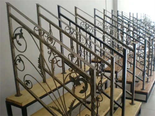 楼梯扶手一般多高