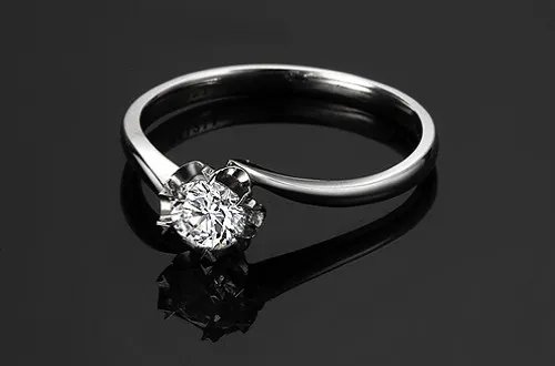 卡地亚戒指价格是多少   如何鉴别卡地亚戒指真假