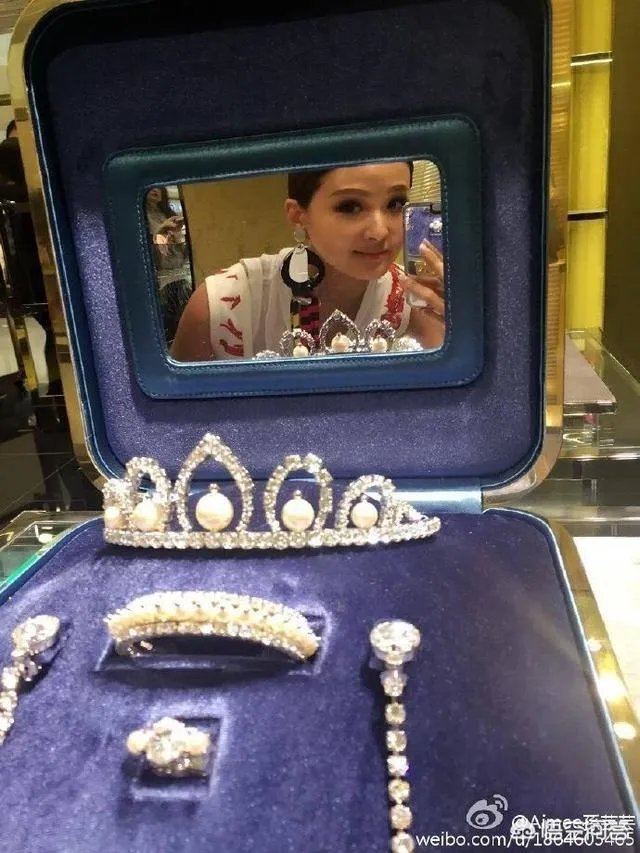 普通女生有什么途径可以成为名媛？