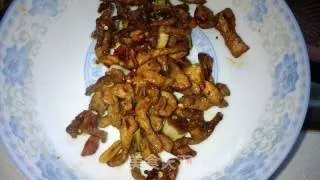 黄飞红麻辣花生再利用——蒜薹肉丝