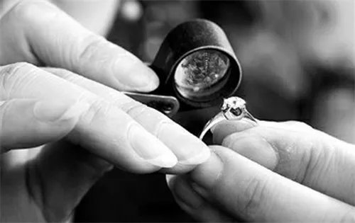 鉴别钻石的方法有哪些 四种方法教你辨别钻石的真假