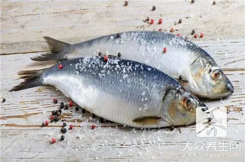 炸鱼块怎么做酥脆好吃？